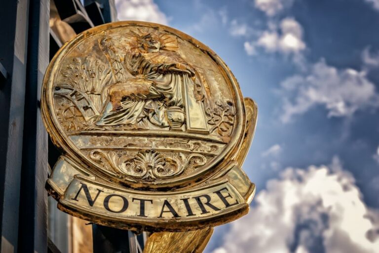 c'est une question qui est loin d'être simple cependant y répondre apporte de bonne réponse : frais de notaire dans une succession