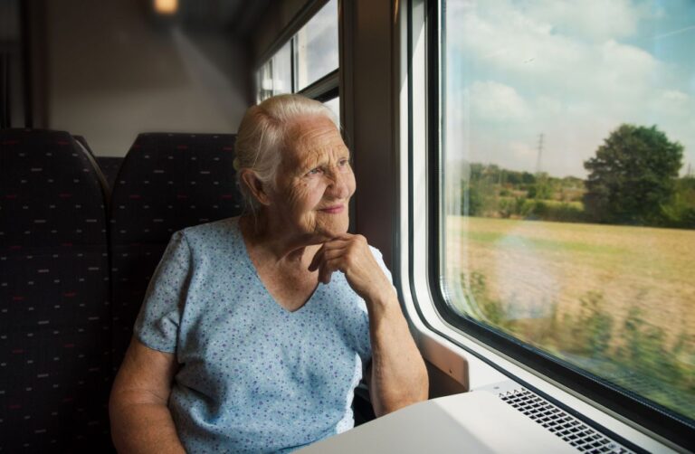 Carte Avantage Senior SNCF à 49 euros : voyagez à moindre coût en France et faites des économies