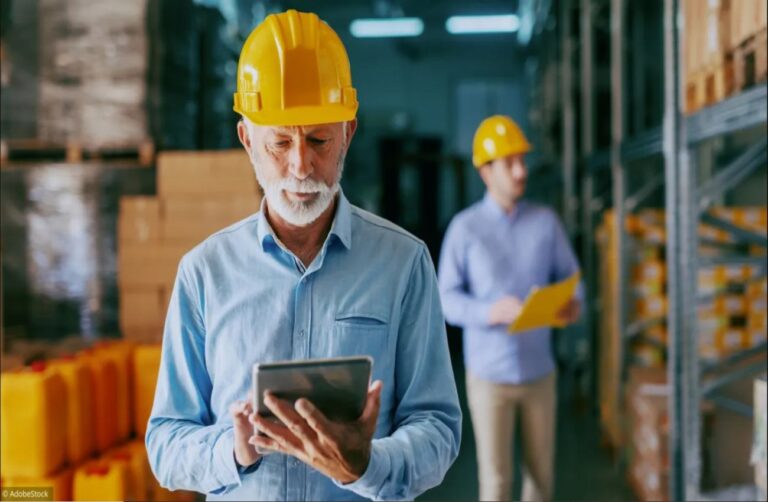 Les meilleures offres d’emplois seniors à temps partiel : du réceptionniste au vendeur, explorez vos options !