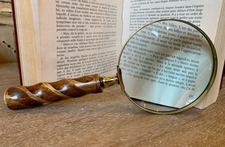 Choisir la meilleure loupe de lecture pour les personnes âgées