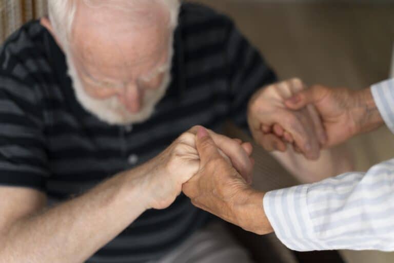 Un implant révolutionnaire pourrait redonner l&rsquo;espoir de marcher aux patients atteints de Parkinson